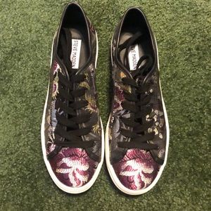 Steven Madden Asian floral sneaker EEUC